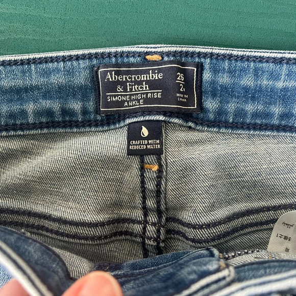Abercrombie & Fitch Simone High Rise Ankle Jean Size 2 Denim - Picture 5 of 10